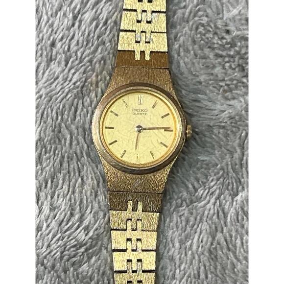 Seiko Accessories - Vintage Seiko  Women Watch Gold Tone Gold Dial Round 2Y00-0019 !! Parts/Repair !
